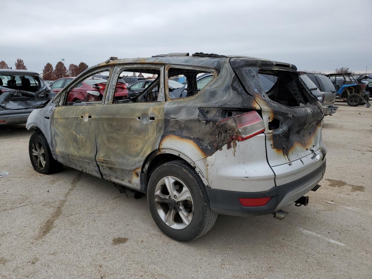 2015 FORD ESCAPE SE — VIN 1FMCU9G98FUB48856 — photo 2