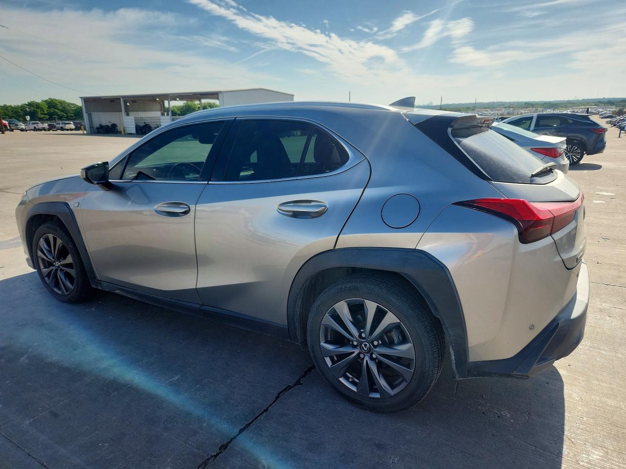 2019 LEXUS UX — VIN JTHY3JBH0K2014005 — photo 2