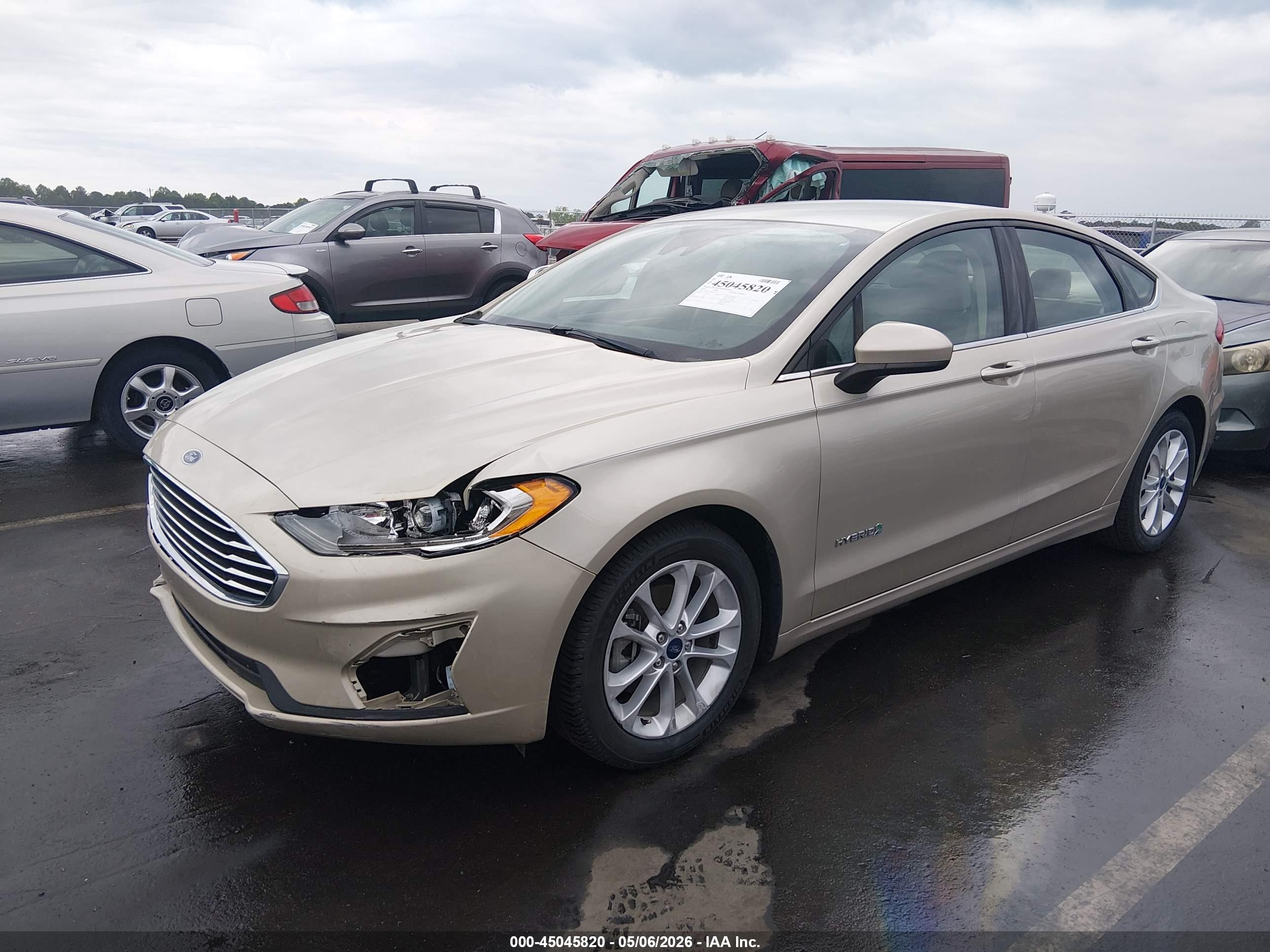 2019 FORD Fusion — VIN 3FA6P0LU2KR187724 — photo 2