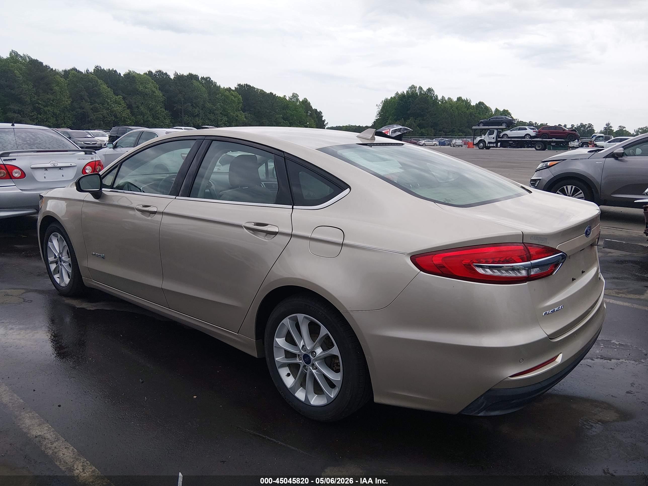 2019 FORD Fusion — VIN 3FA6P0LU2KR187724 — photo 3
