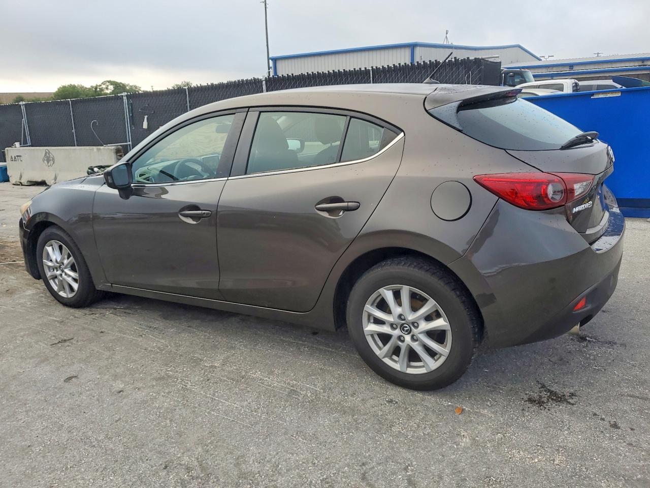 2016 MAZDA 3 — VIN 3MZBM1K7XGM256325 — photo 2
