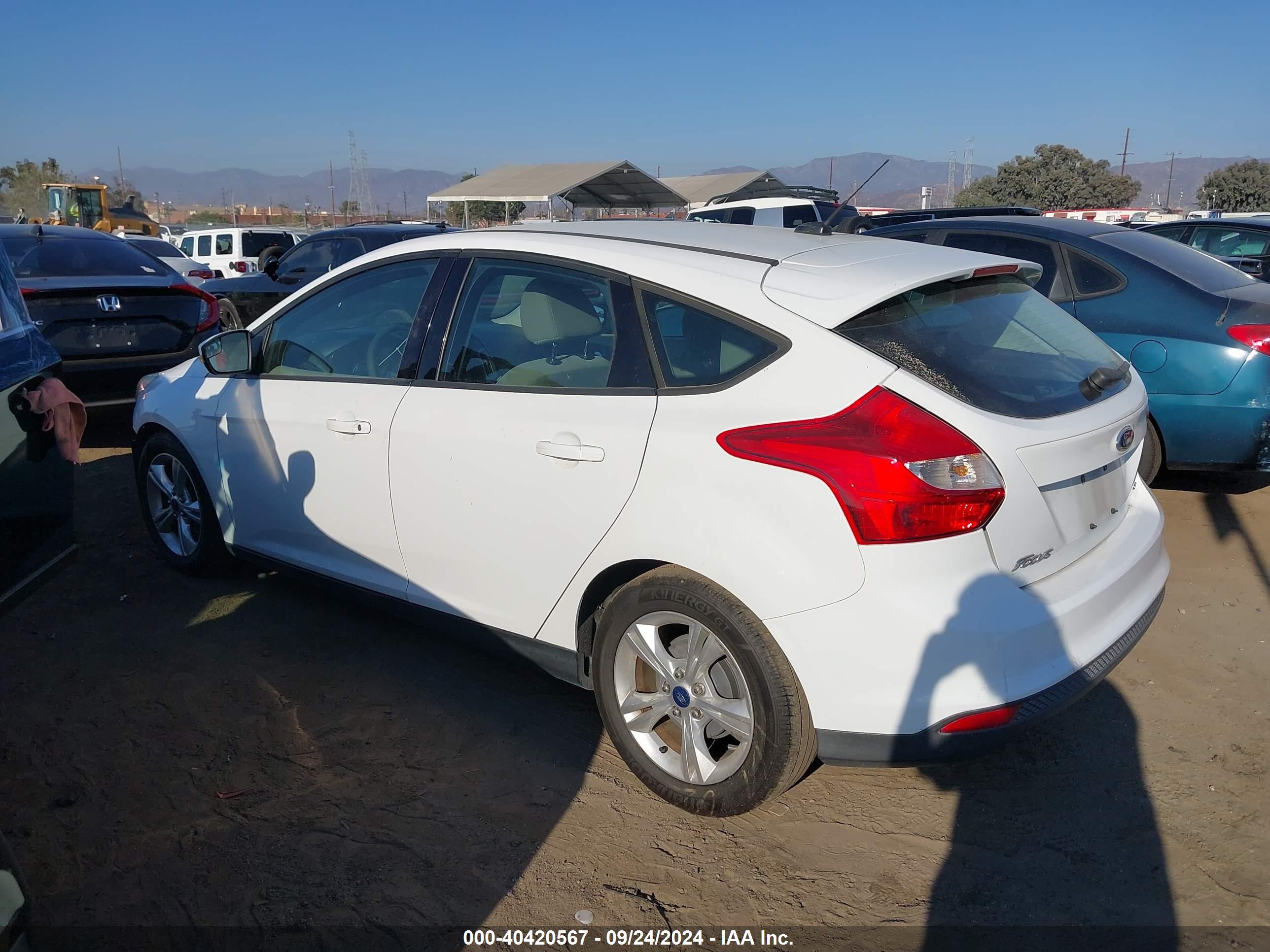 2014 FORD Focus — VIN 1FADP3K22EL312975 — photo 3