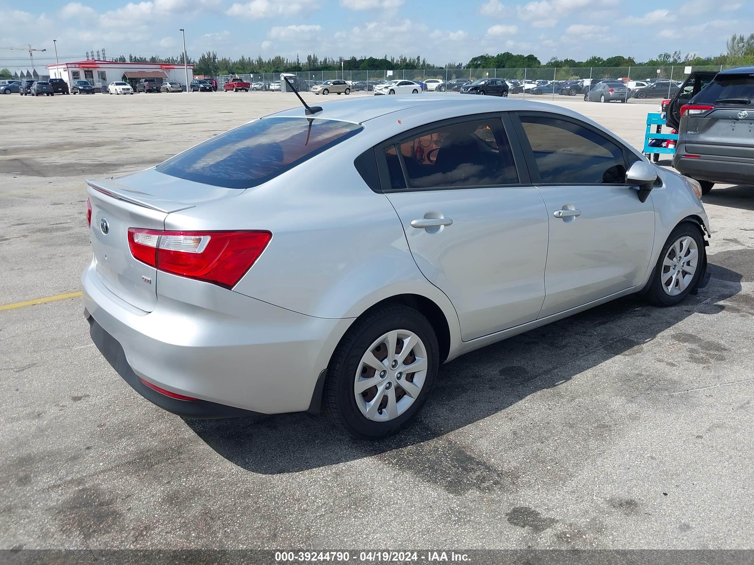 2017 KIA RIO — VIN KNADM4A3XH6017156 — photo 4