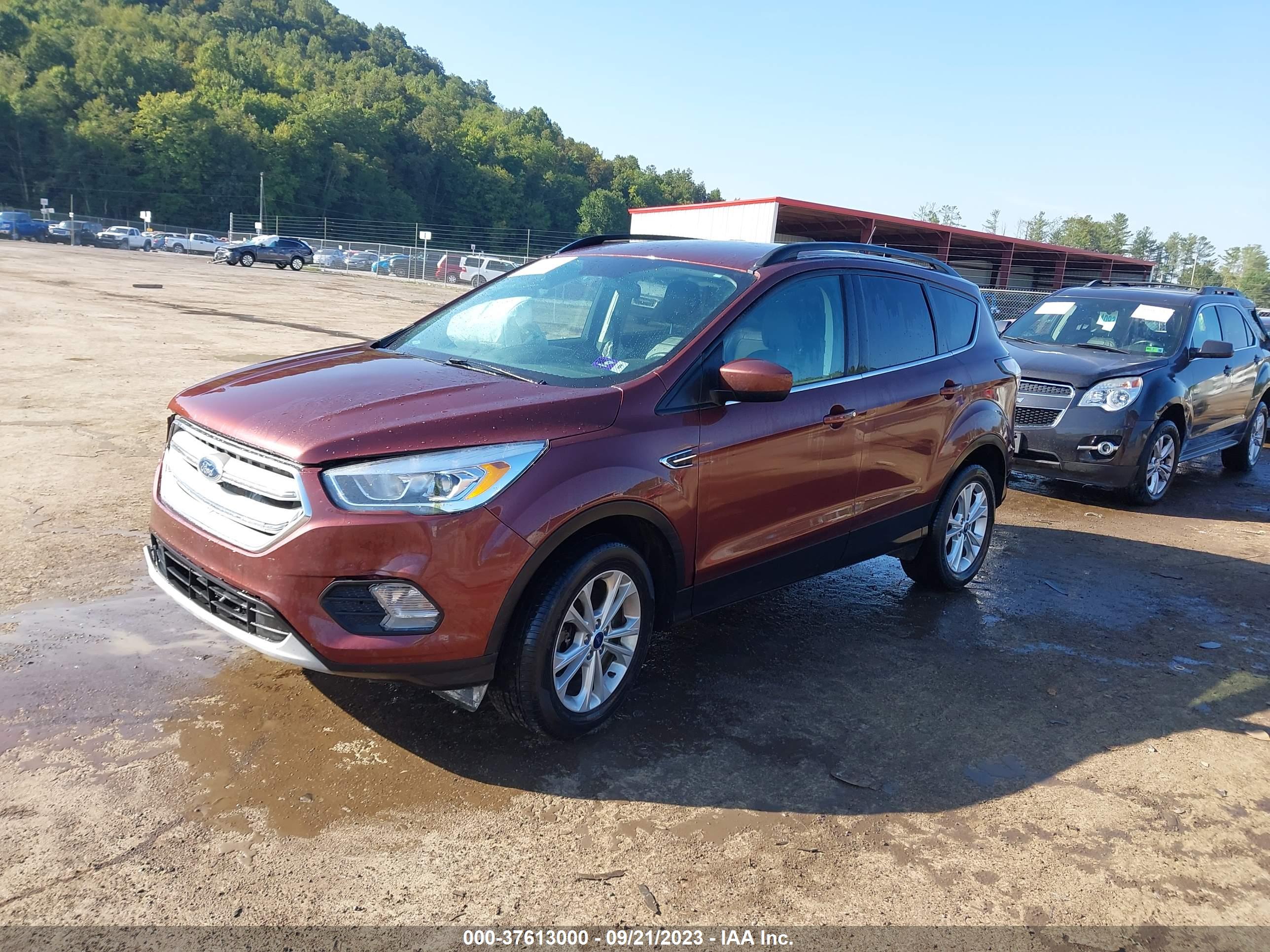 2018 FORD ESCAPE — VIN 1FMCU9HD6JUB22834 — photo 2