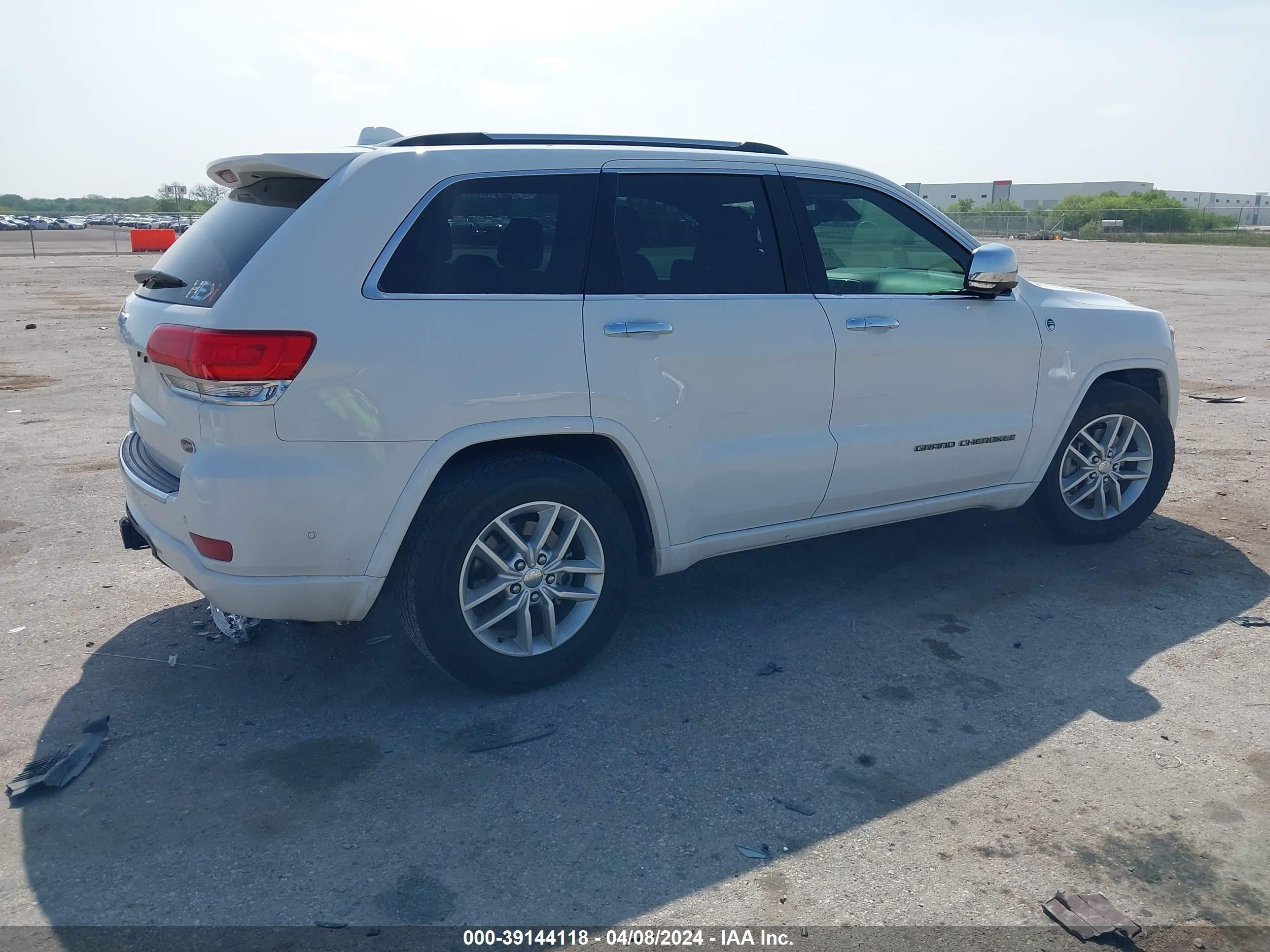 2018 JEEP GRAND CHEROKEE — VIN 1C4RJFCG3JC104255 — photo 4
