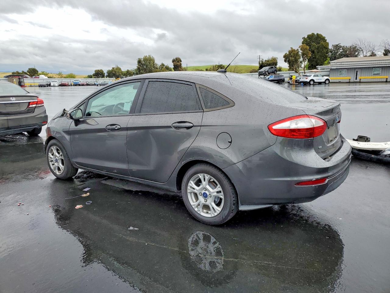 2015 FORD Fiesta — VIN 3FADP4BJ9FM216659 — photo 2