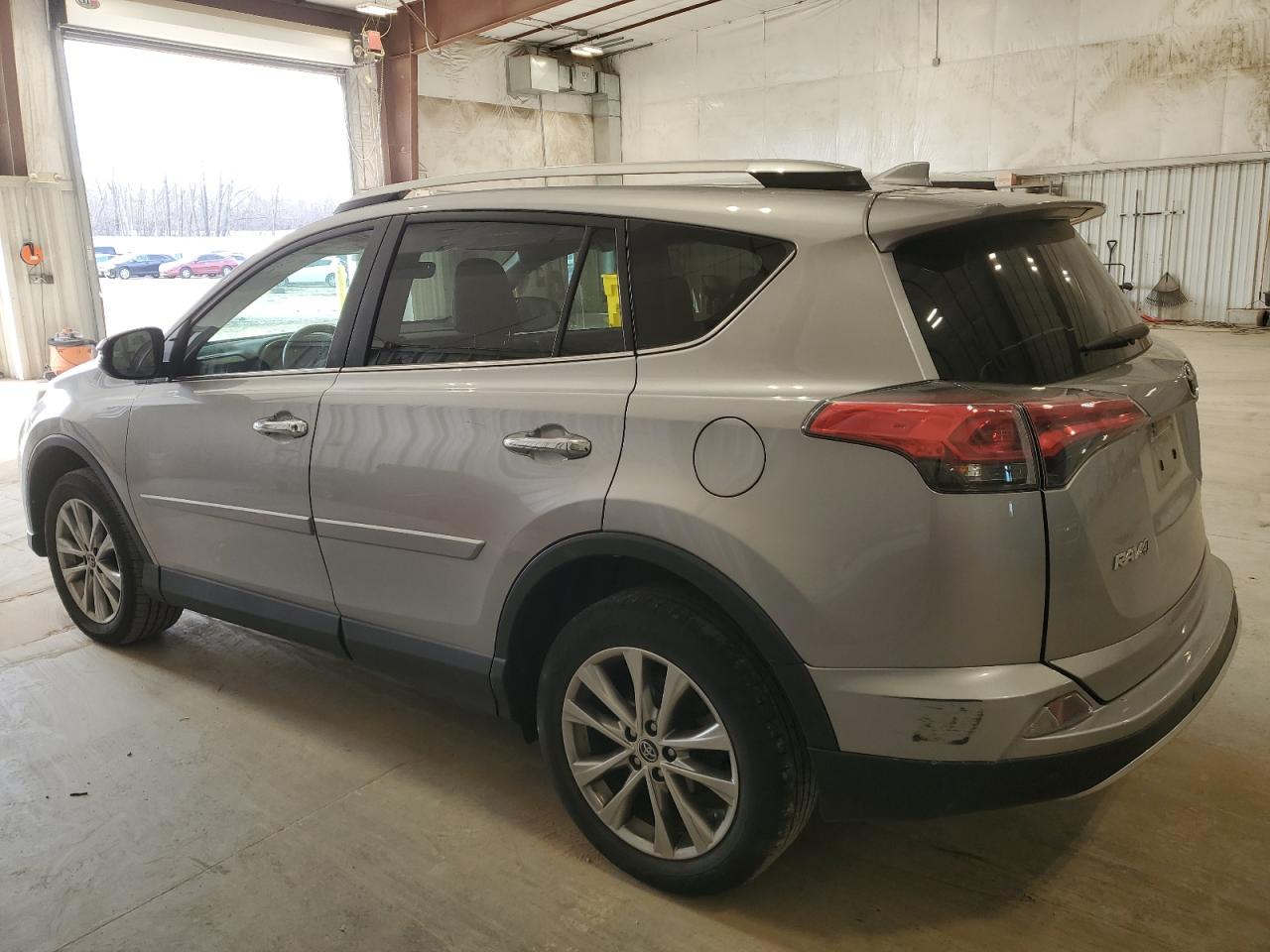 2016 TOYOTA RAV4 LIMIT — VIN 2T3DFREV1GW508508 — photo 2