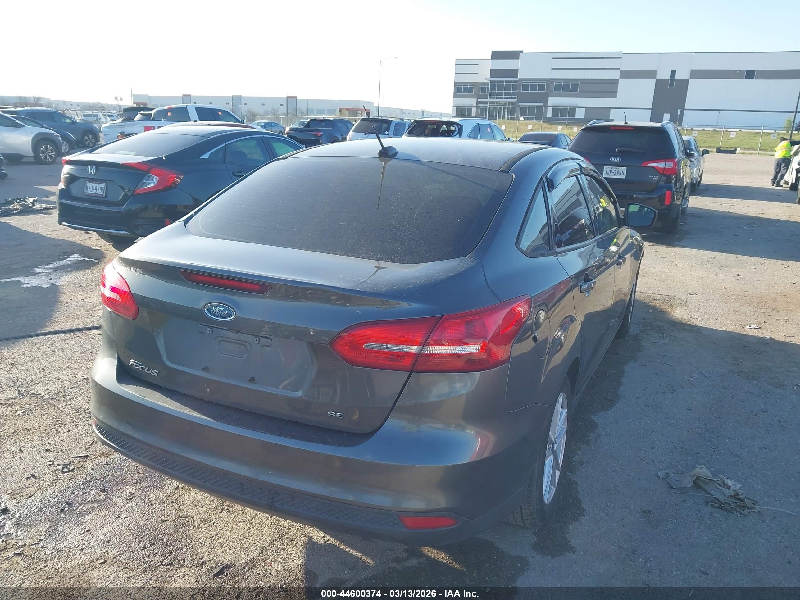2018 FORD Focus — VIN 1FADP3F21JL328475 — photo 4