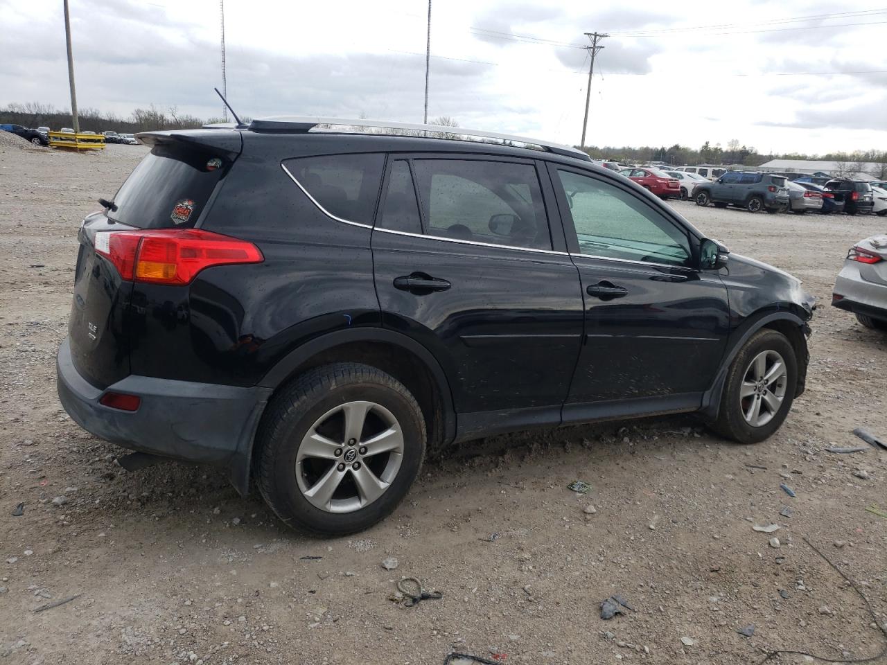 2015 TOYOTA RAV4 XLE — VIN 2T3RFREV7FW383213 — photo 3