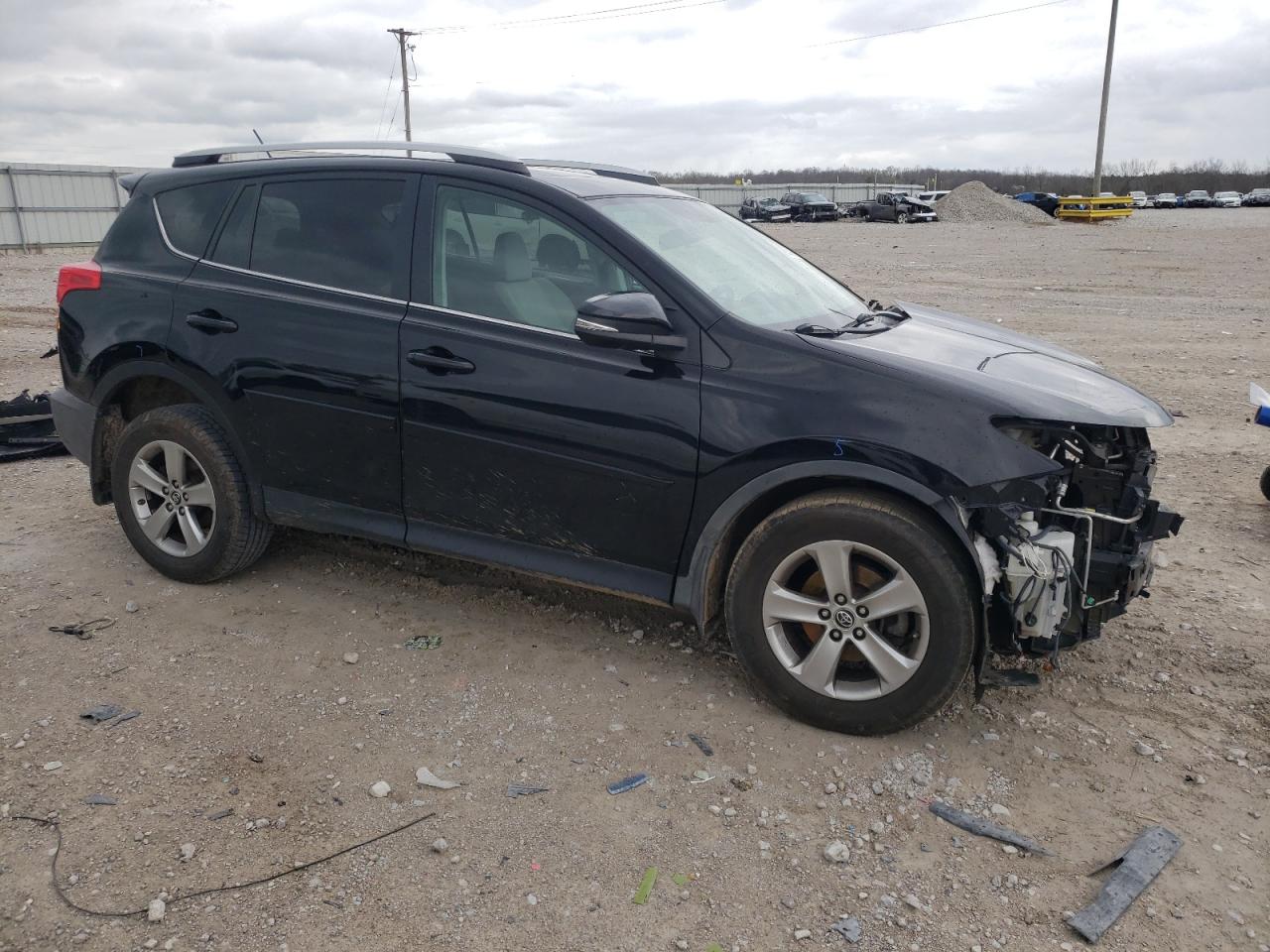 2015 TOYOTA RAV4 XLE — VIN 2T3RFREV7FW383213 — photo 4